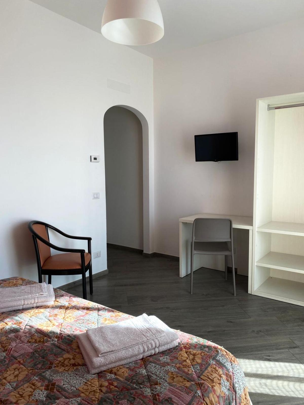Hotel Risorgimento アジェーロラ エクステリア 写真